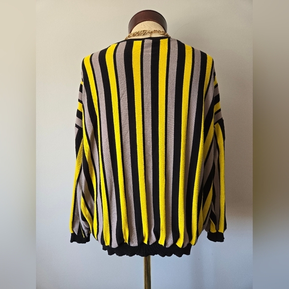 VICOLO ITALY Striped Yellow, grey and Black Knit Top. Size Large - Picture 5 of 9